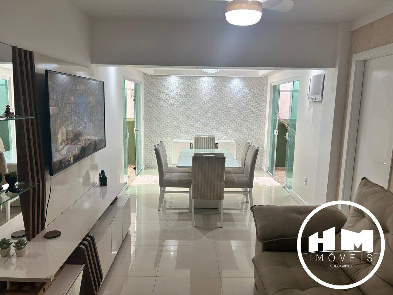 Apartamento à venda no Pioneiros: 