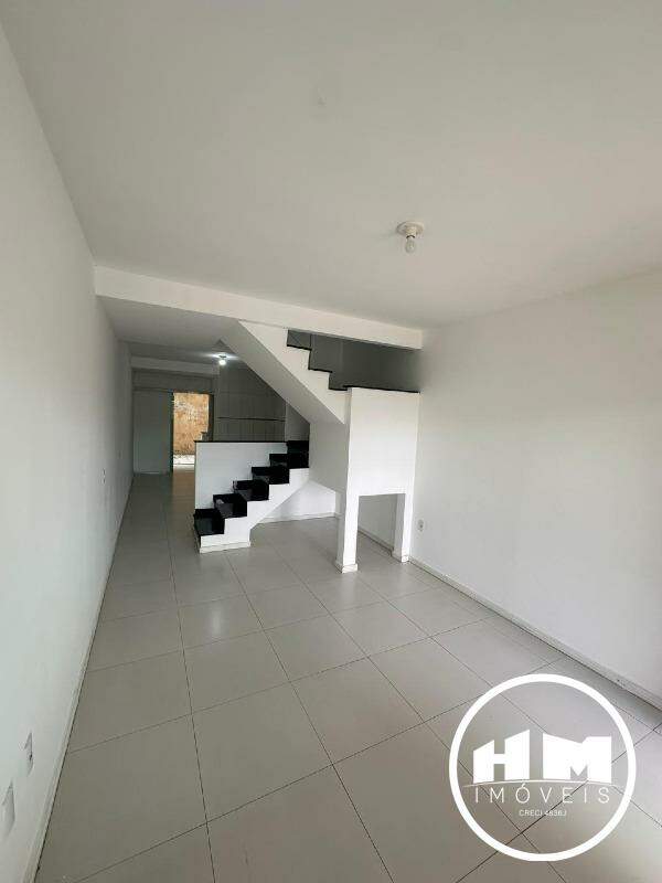 Sobrado à venda no Tabuleiro: 