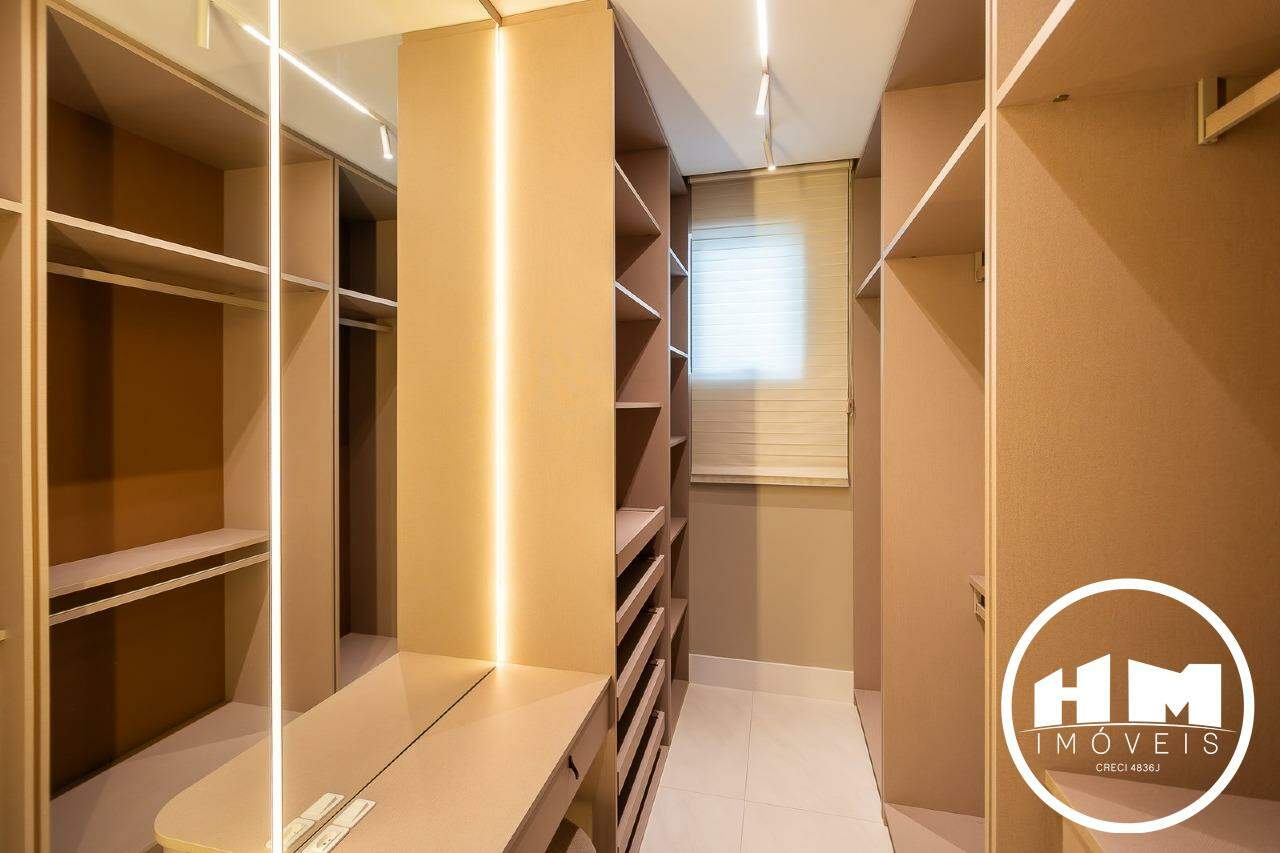 Apartamento à venda no Pioneiros: 