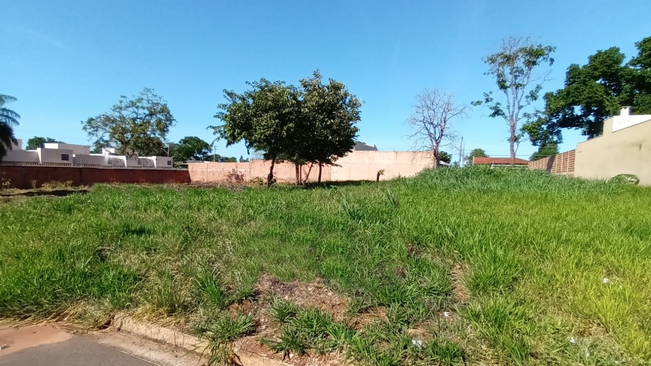 Terreno à venda no Parque Residencial Rita Vieira: 