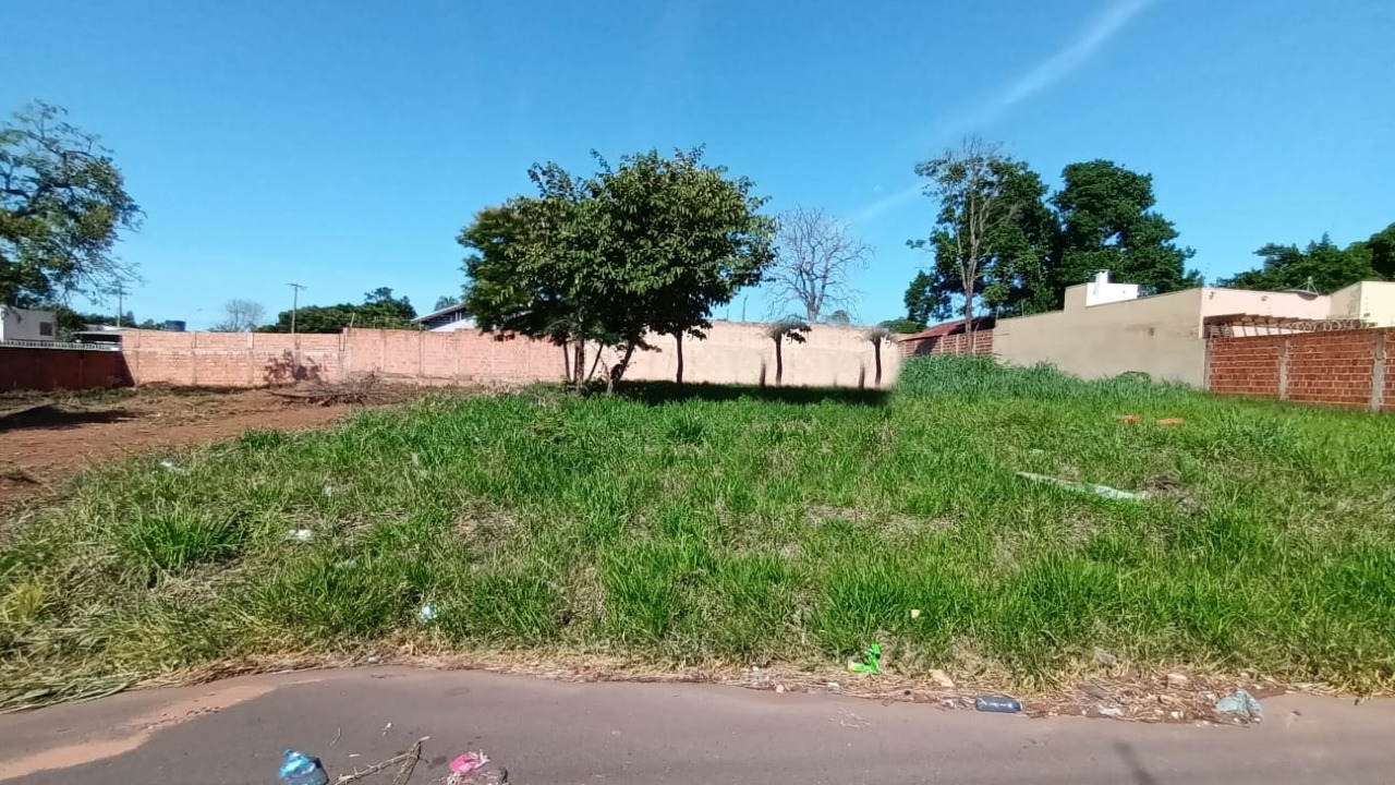 Terreno à venda no Parque Residencial Rita Vieira: 