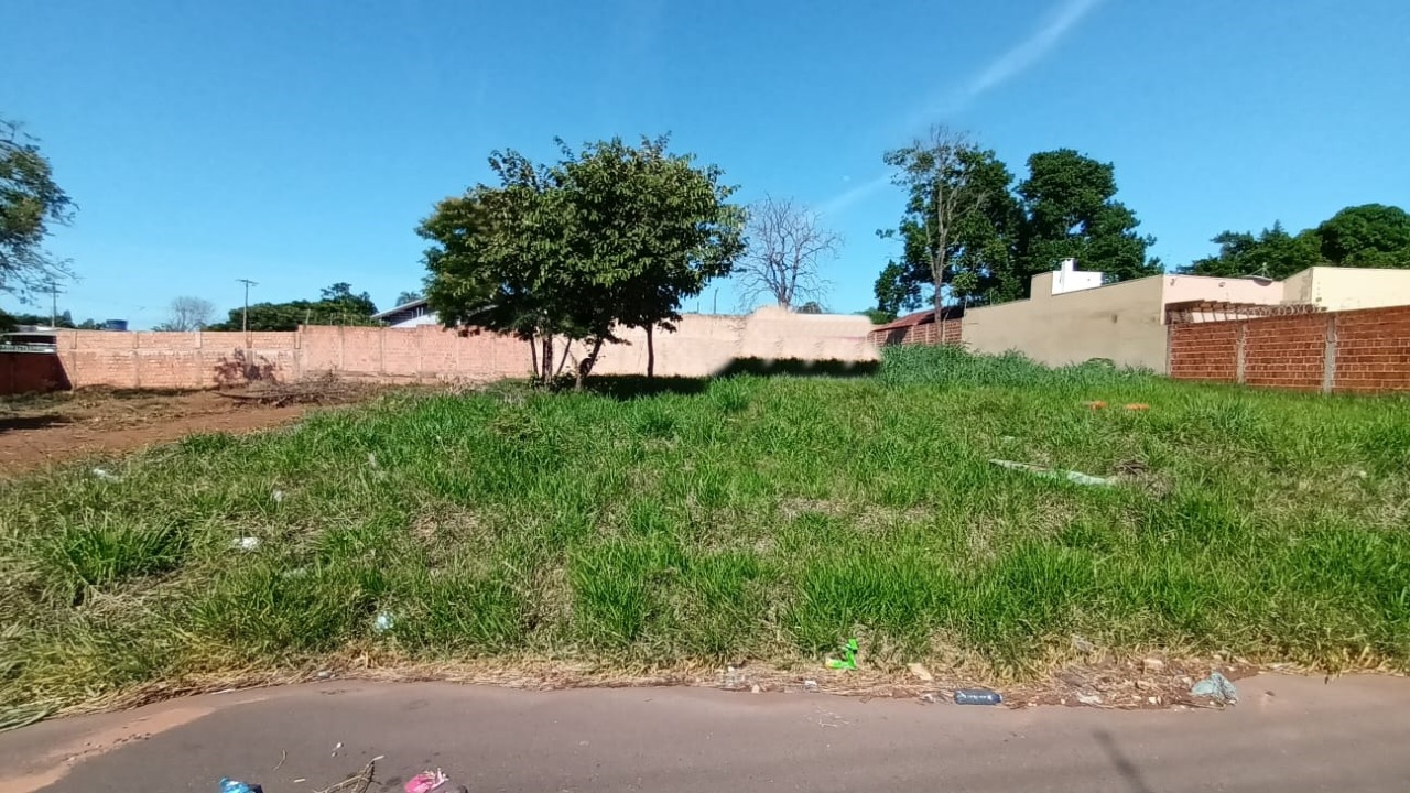 Terreno à venda no Parque Residencial Rita Vieira: 