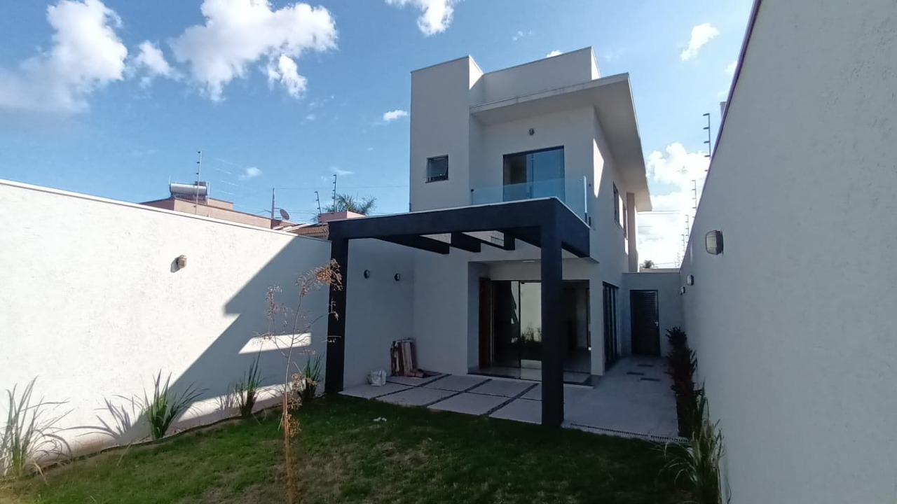 Sobrado à venda no Jardim Montevidéu: 