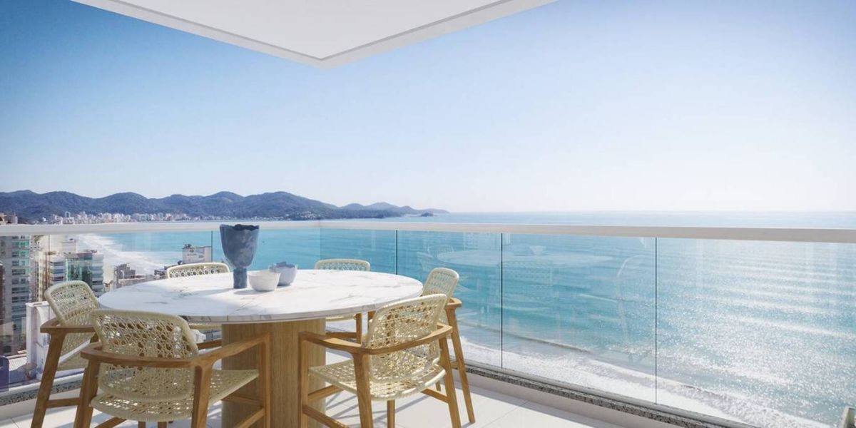 Apartamento à venda no Meia Praia: 