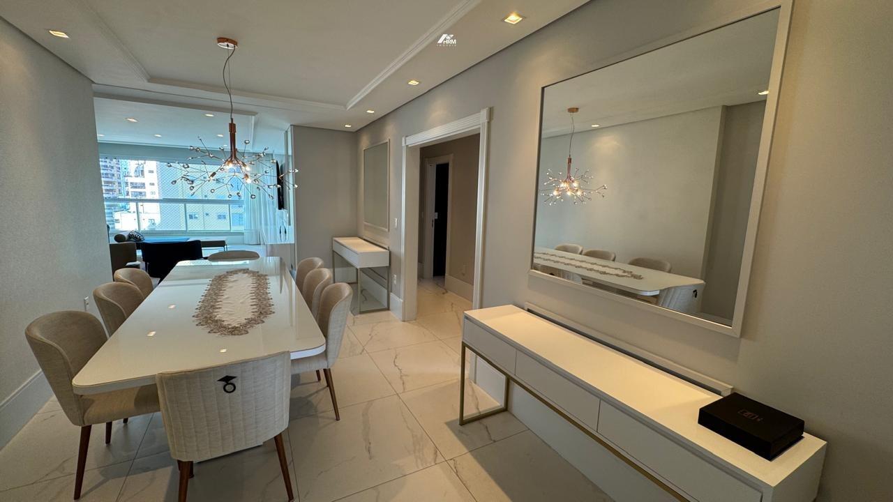 Apartamento à venda no Meia Praia: 