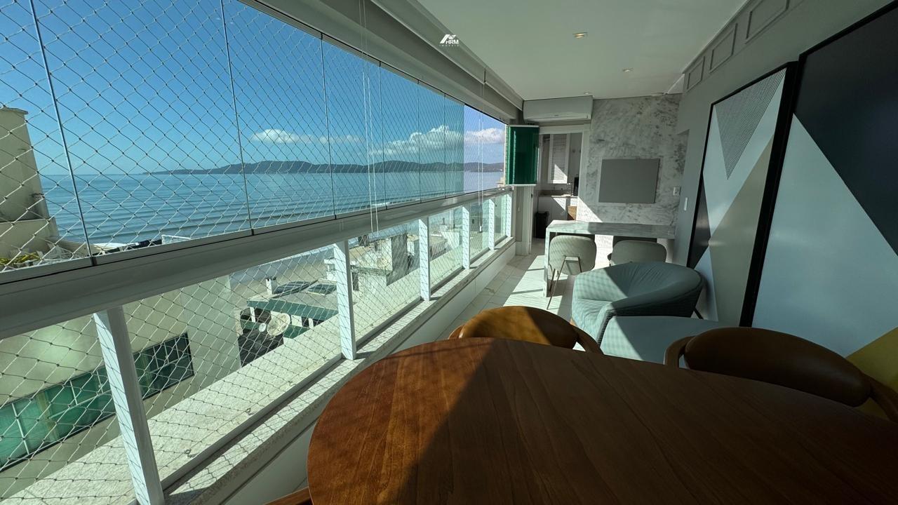 Apartamento à venda no Meia Praia: 