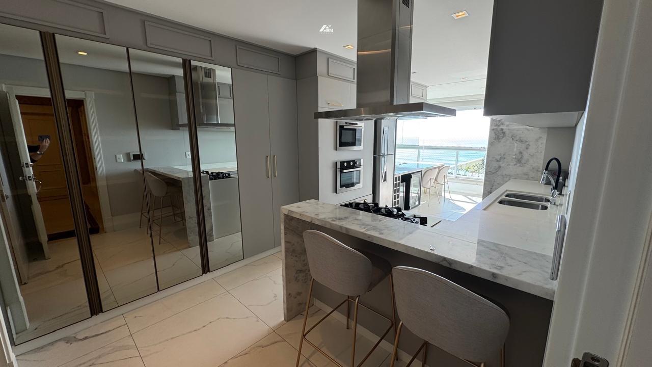 Apartamento à venda no Meia Praia: 