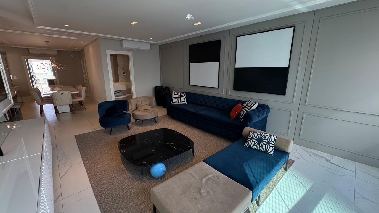 Apartamento à venda no Meia Praia: 