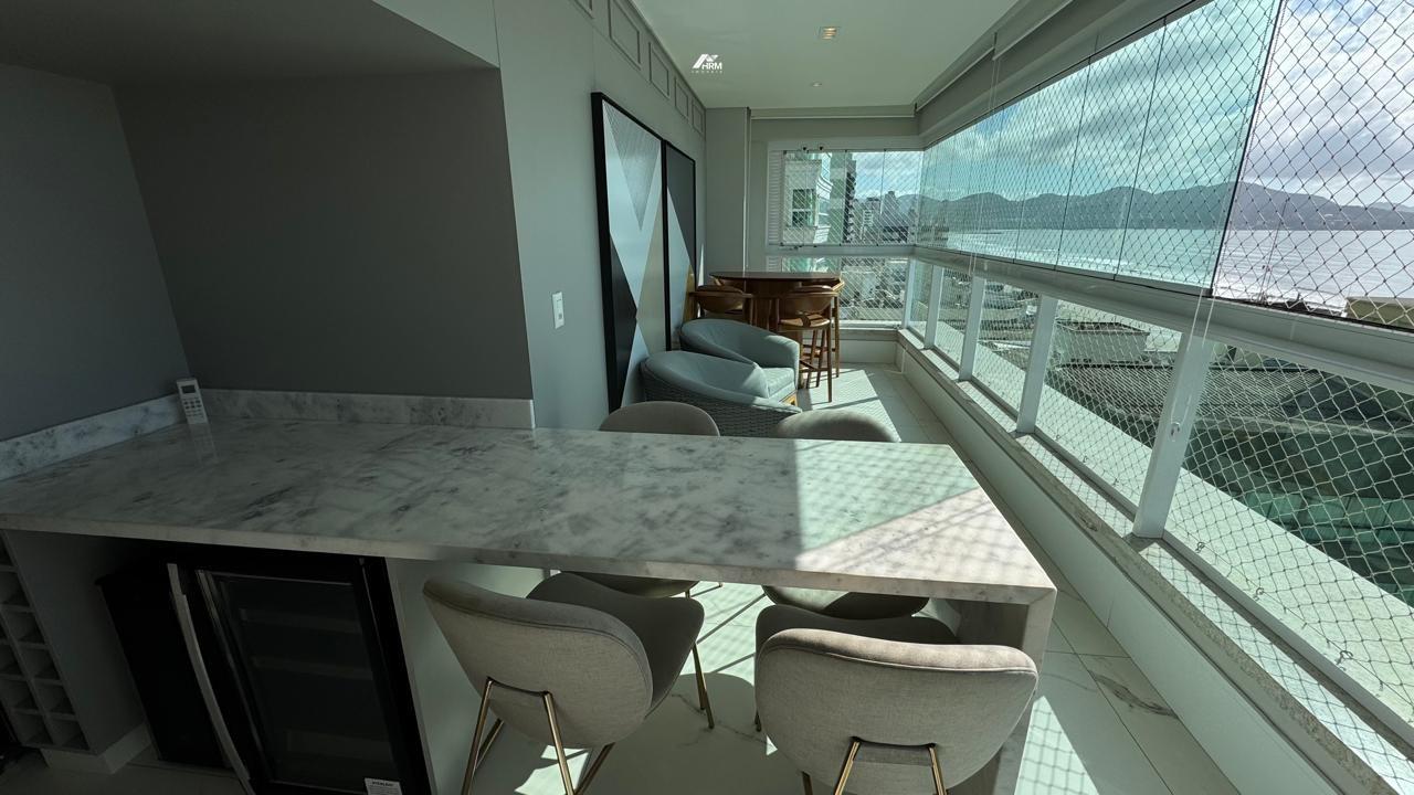 Apartamento à venda no Meia Praia: 