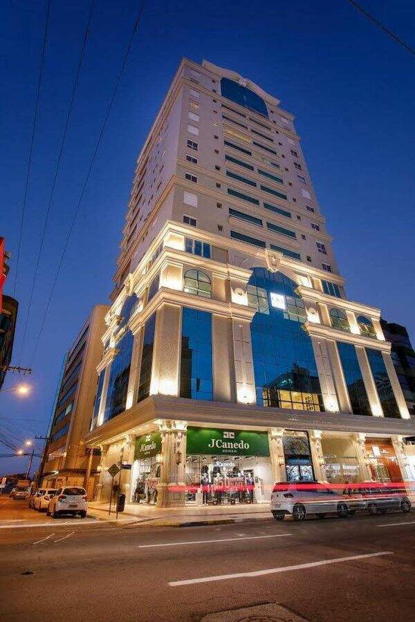 Apartamento à venda no Meia Praia: 