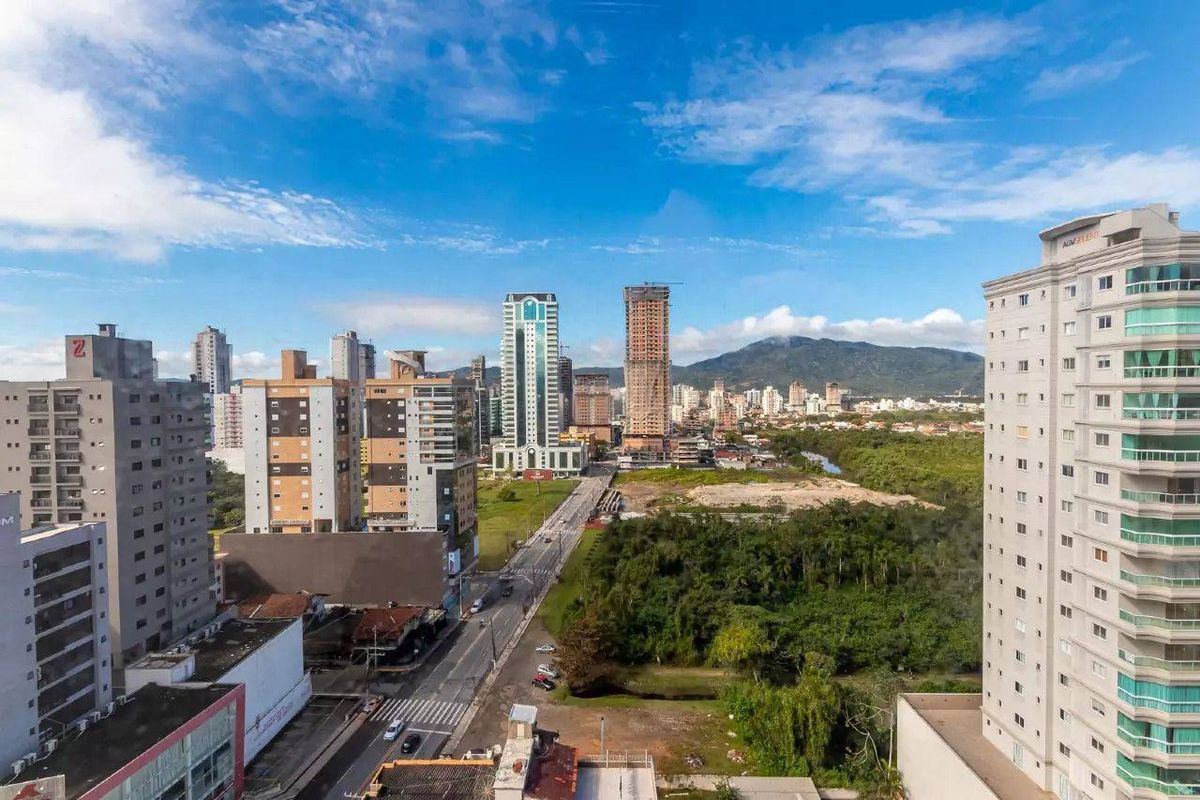 Apartamento à venda no Meia Praia: 