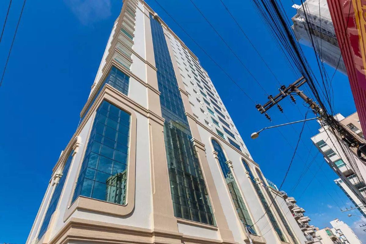 Apartamento à venda no Meia Praia: 