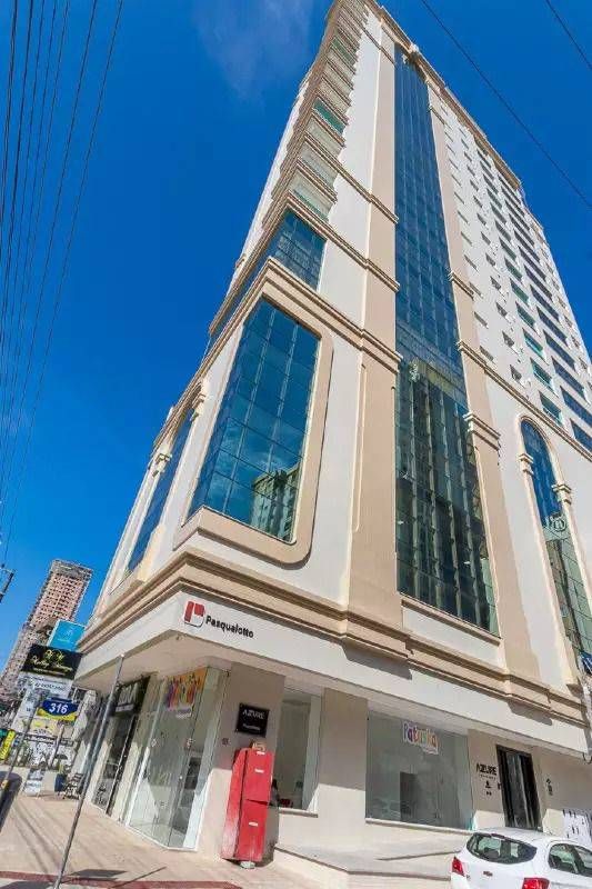 Apartamento à venda no Meia Praia: 