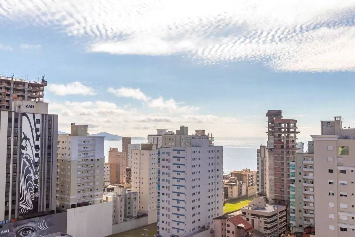 Apartamento à venda no Meia Praia: 