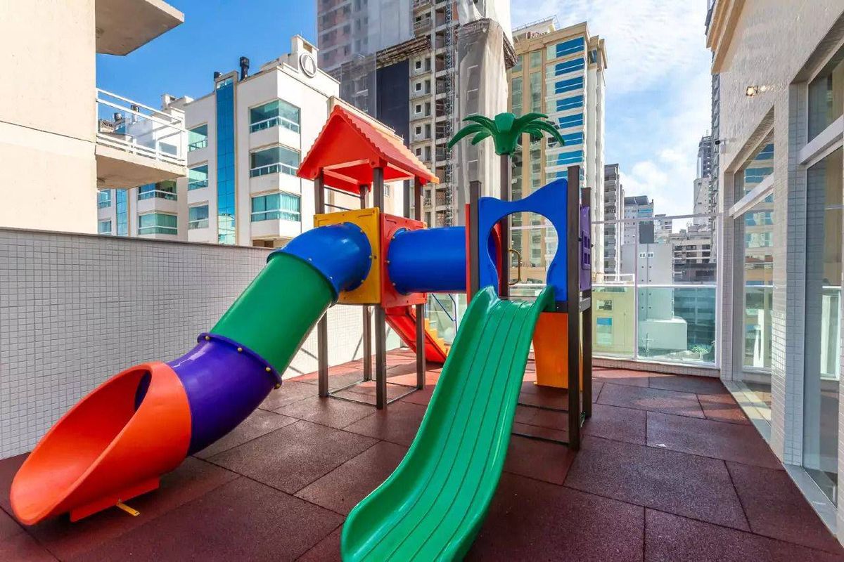 Apartamento à venda no Meia Praia: 