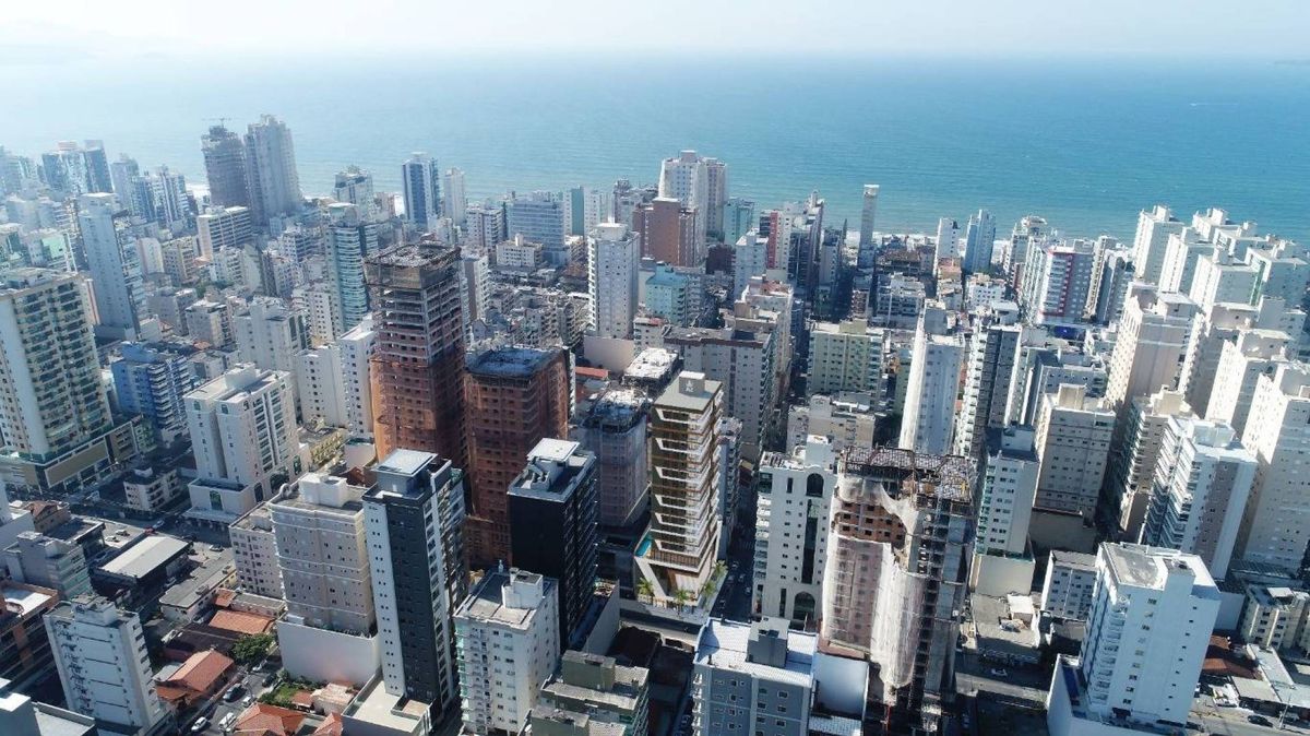 Apartamento à venda no Meia Praia: 