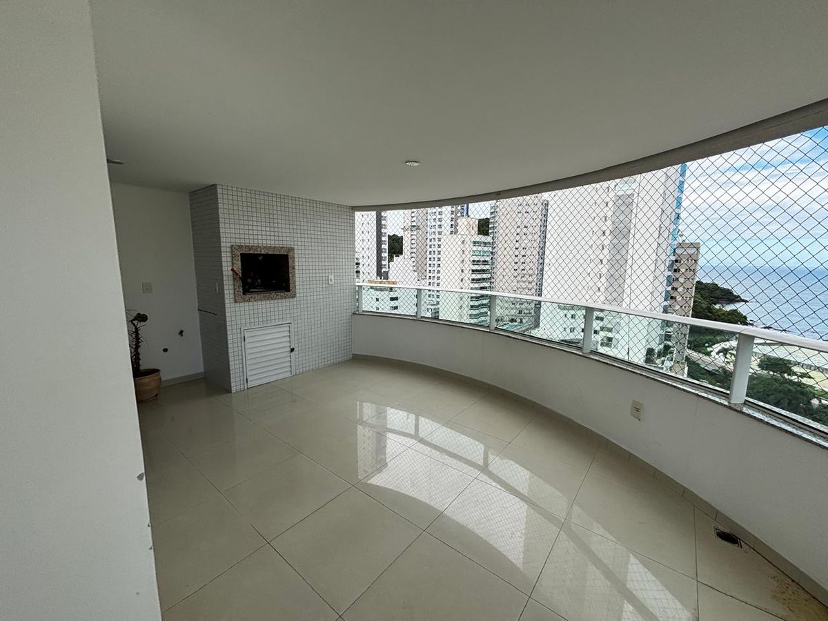 Apartamento à venda no Pioneiros: 