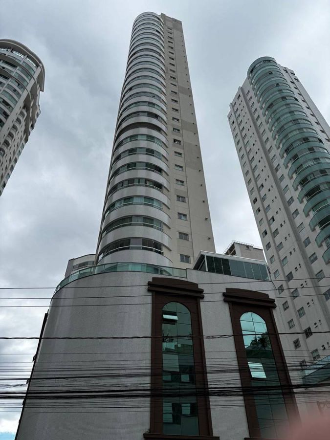 Apartamento à venda no Pioneiros: 