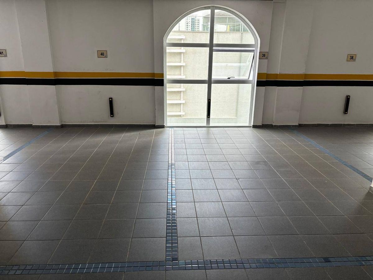 Apartamento à venda no Pioneiros: 