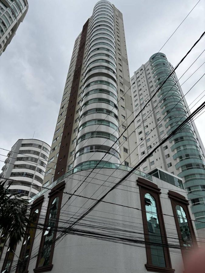 Apartamento à venda no Pioneiros: 