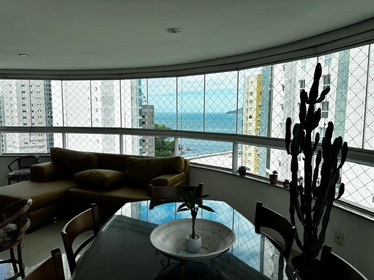 Apartamento à venda no Pioneiros: 