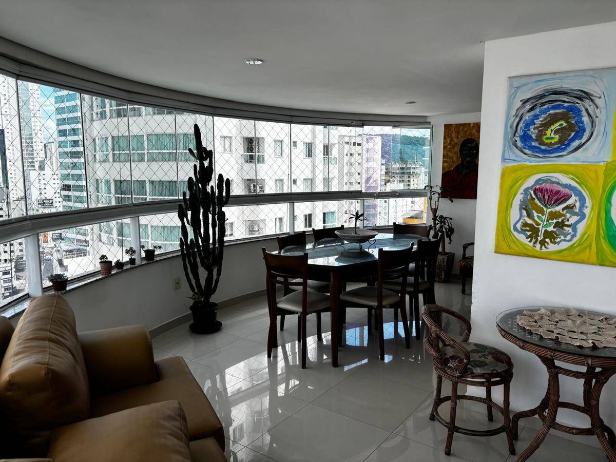 Apartamento à venda no Pioneiros: 