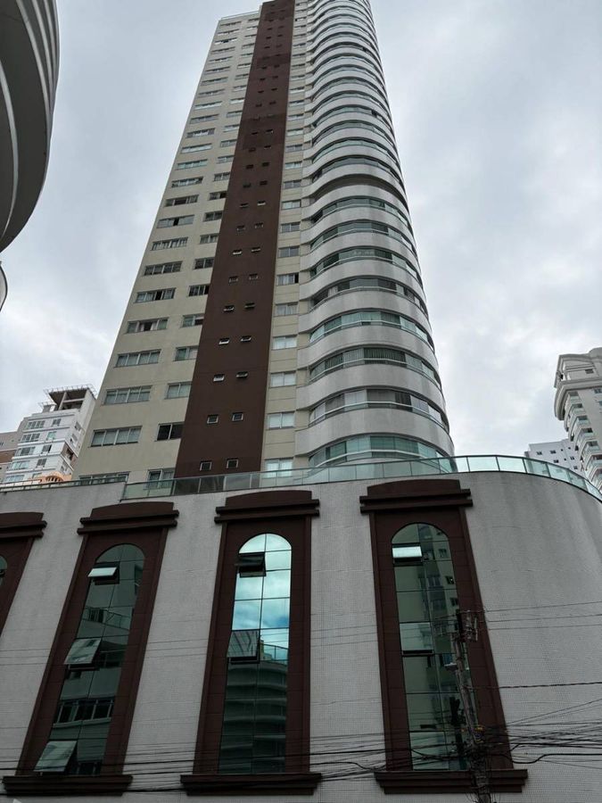 Apartamento à venda no Pioneiros: 