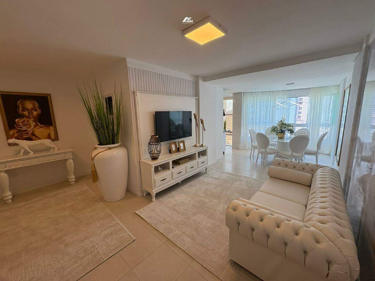 Apartamento à venda no Pioneiros: 