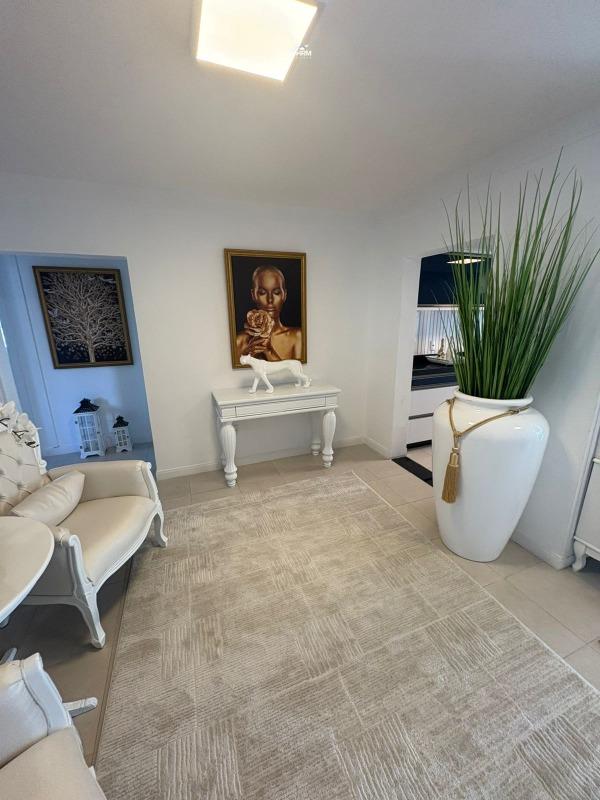 Apartamento à venda no Pioneiros: 