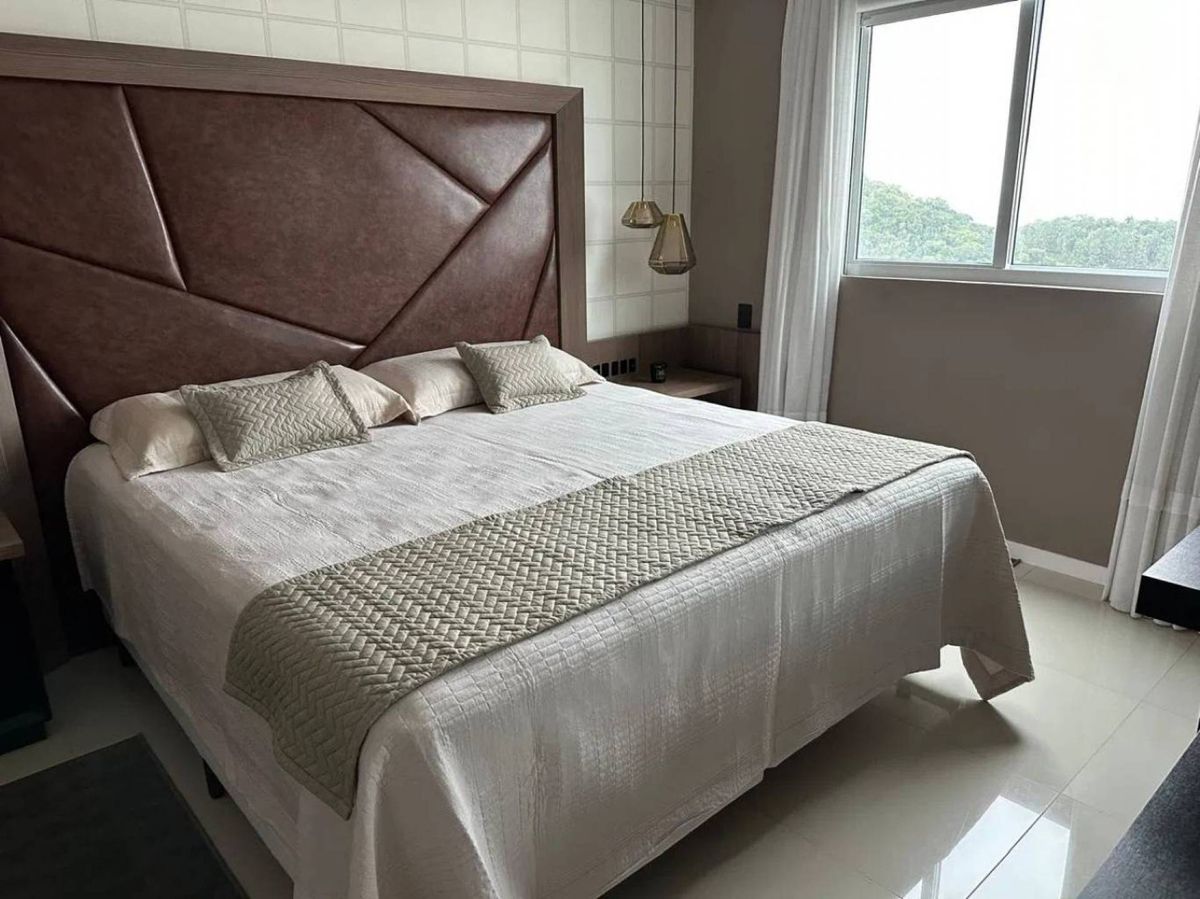 Apartamento à venda no Pioneiros: 