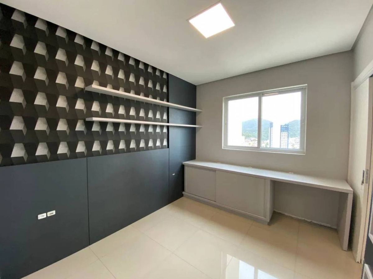 Apartamento à venda no Pioneiros: 