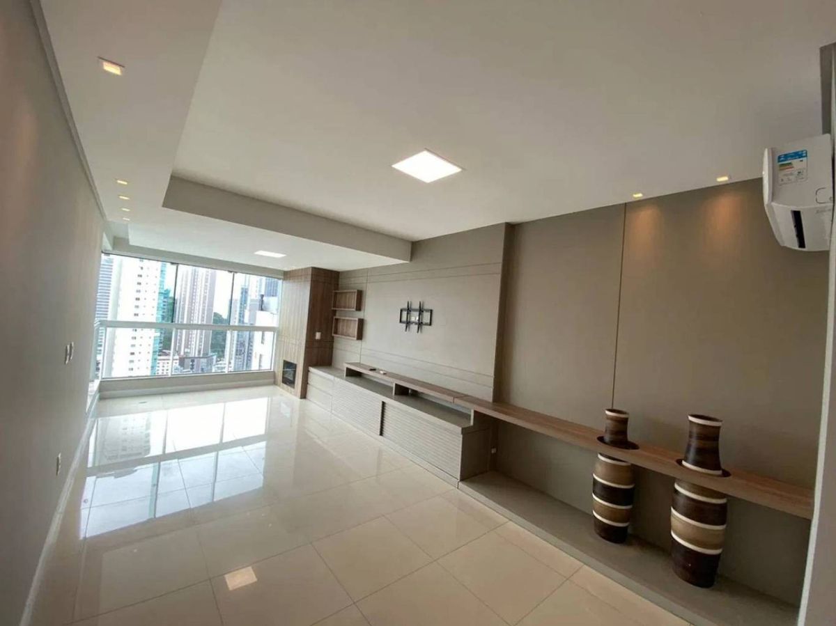 Apartamento à venda no Pioneiros: 