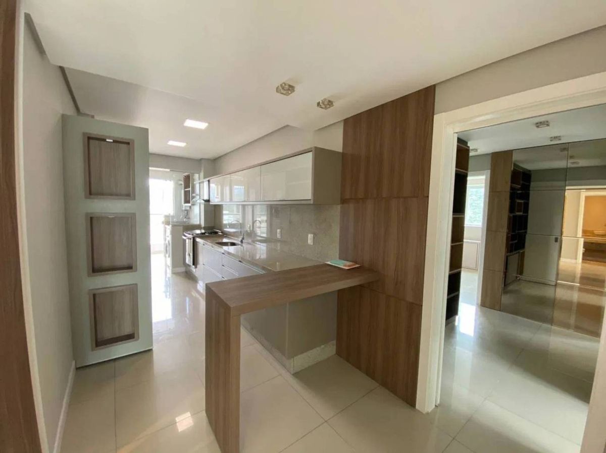 Apartamento à venda no Pioneiros: 