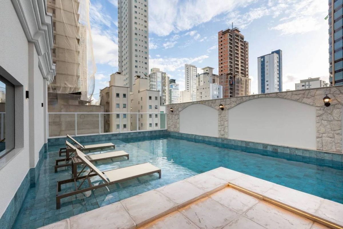 Apartamento à venda no Pioneiros: 