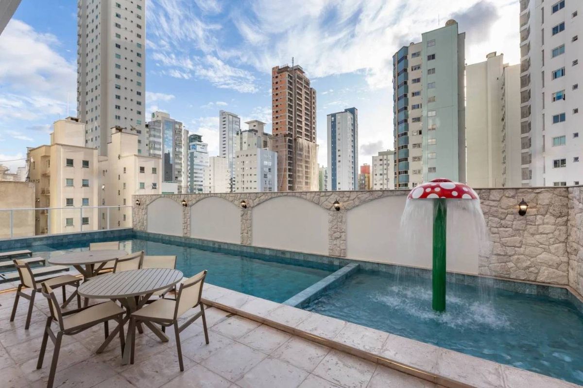 Apartamento à venda no Pioneiros: 