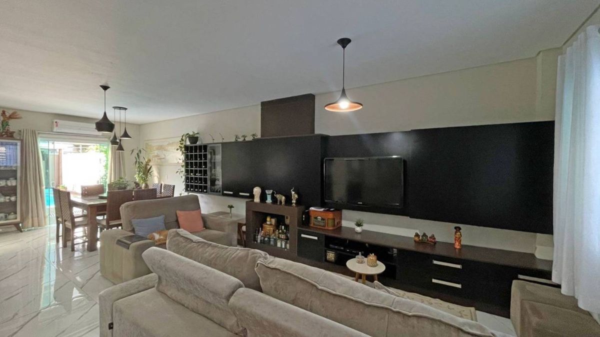 Casa à venda no Praia dos Amores: 