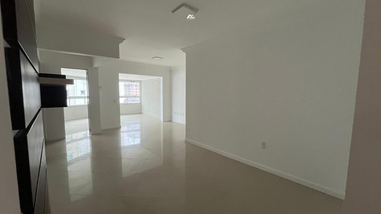 Apartamento à venda no Pioneiros: 