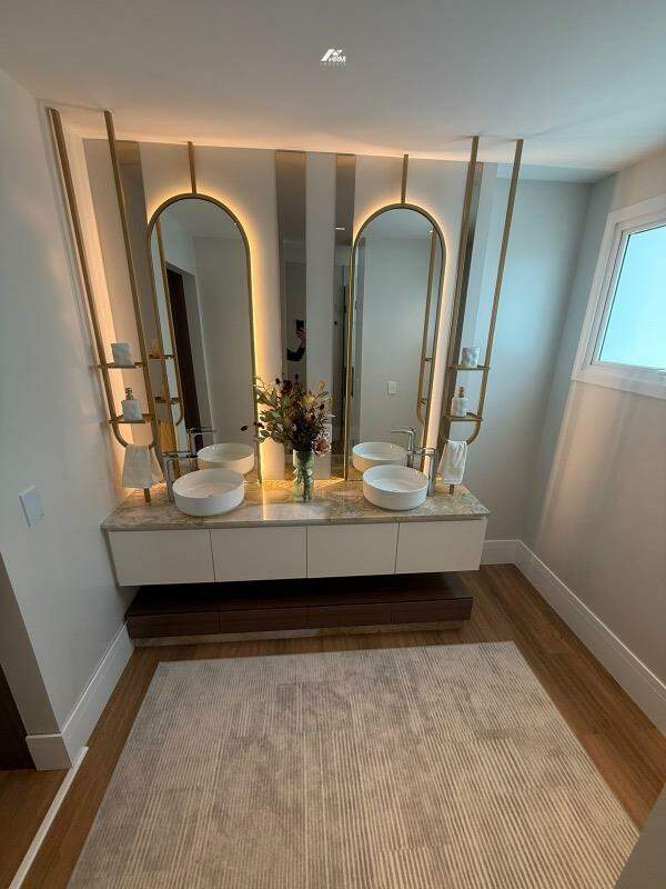 Apartamento à venda no Pioneiros: 