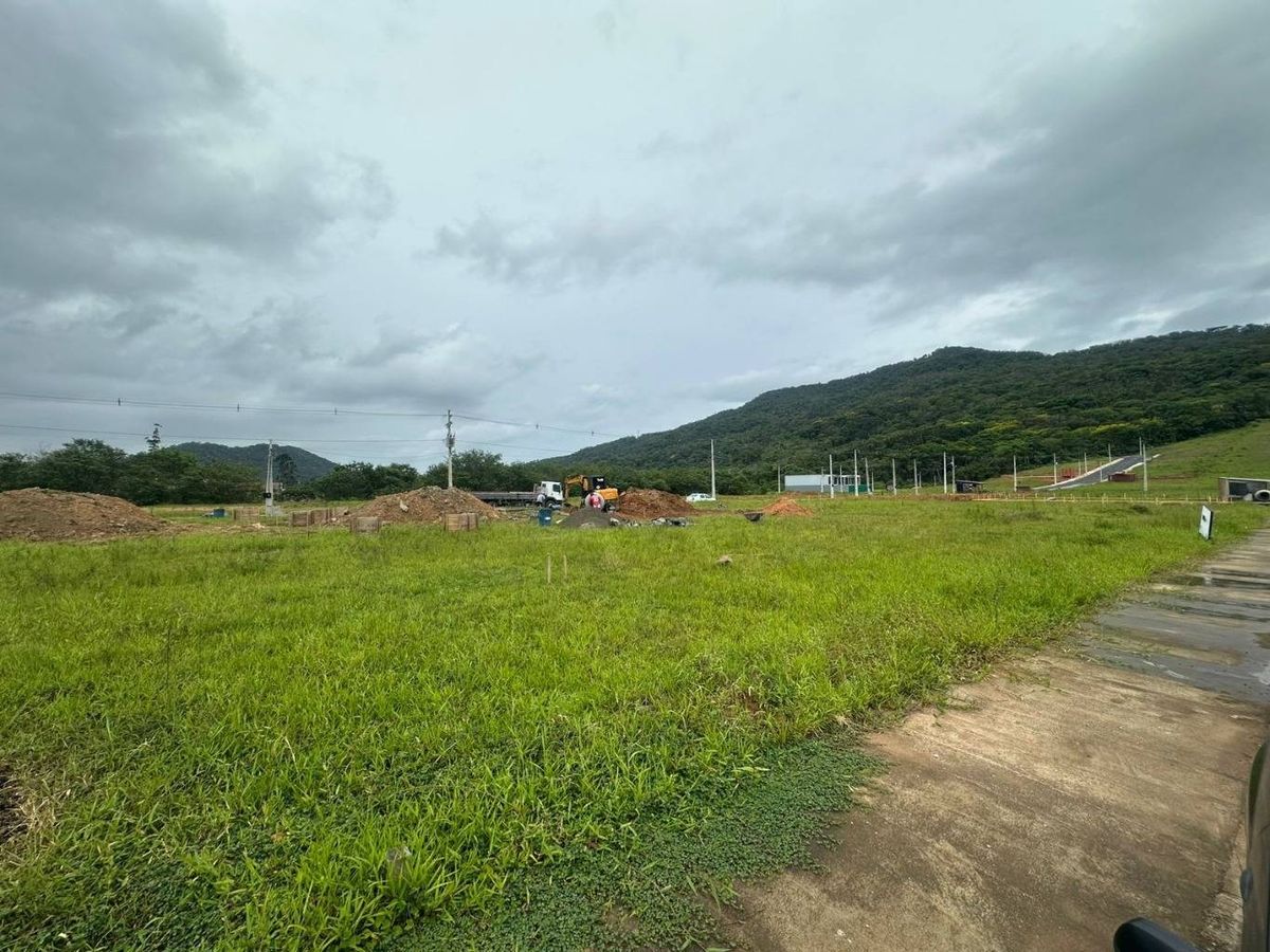Terreno à venda no Rio Pequeno: 