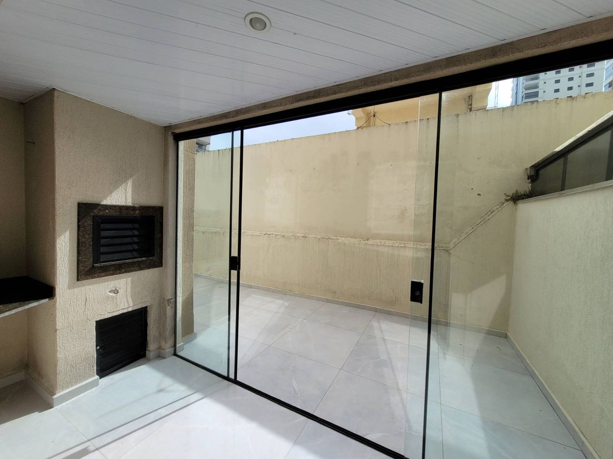 Apartamento à venda no Meia Praia: 