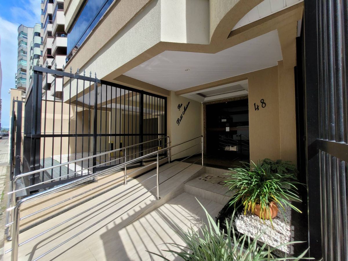 Apartamento à venda no Meia Praia: 