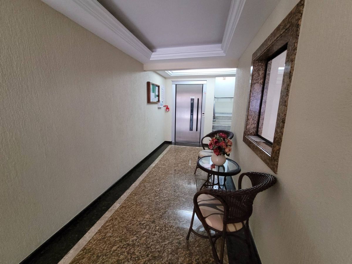 Apartamento à venda no Meia Praia: 