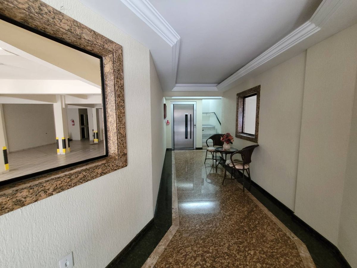 Apartamento à venda no Meia Praia: 