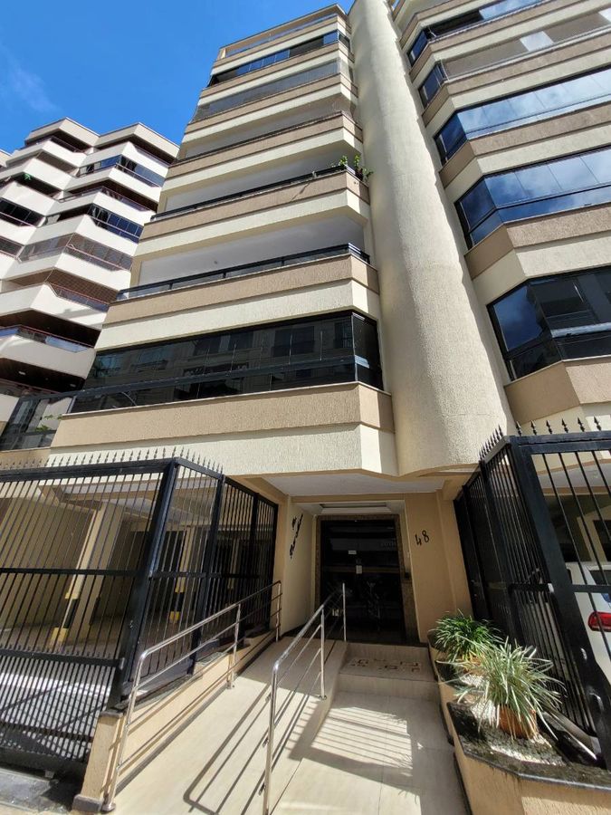 Apartamento à venda no Meia Praia: 