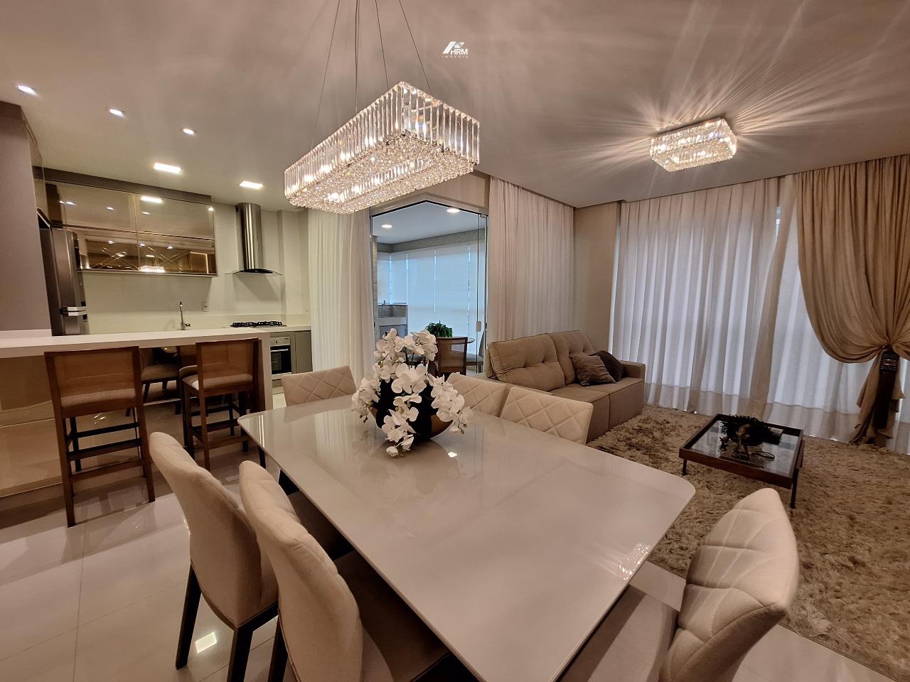 Apartamento à venda no Meia Praia: 