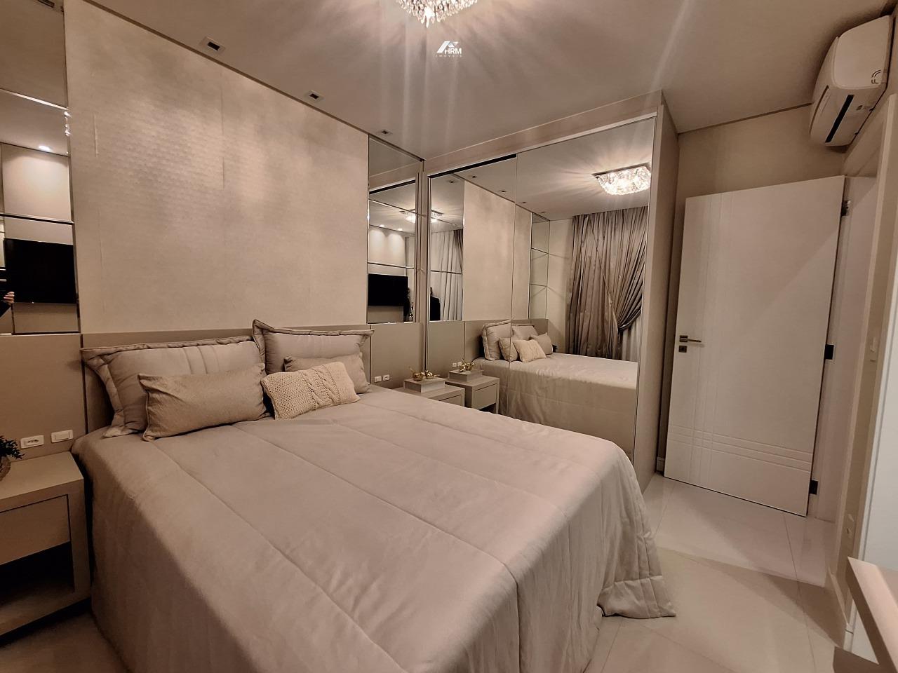 Apartamento à venda no Meia Praia: 