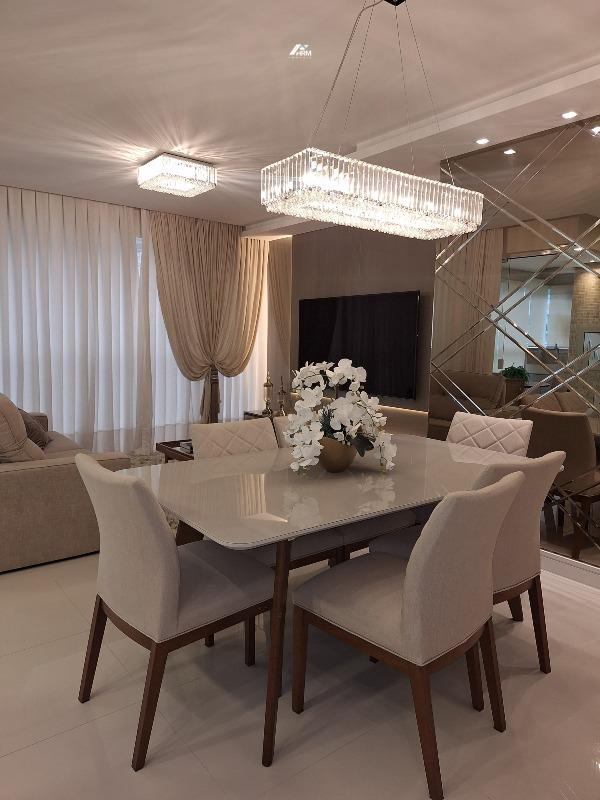 Apartamento à venda no Meia Praia: 