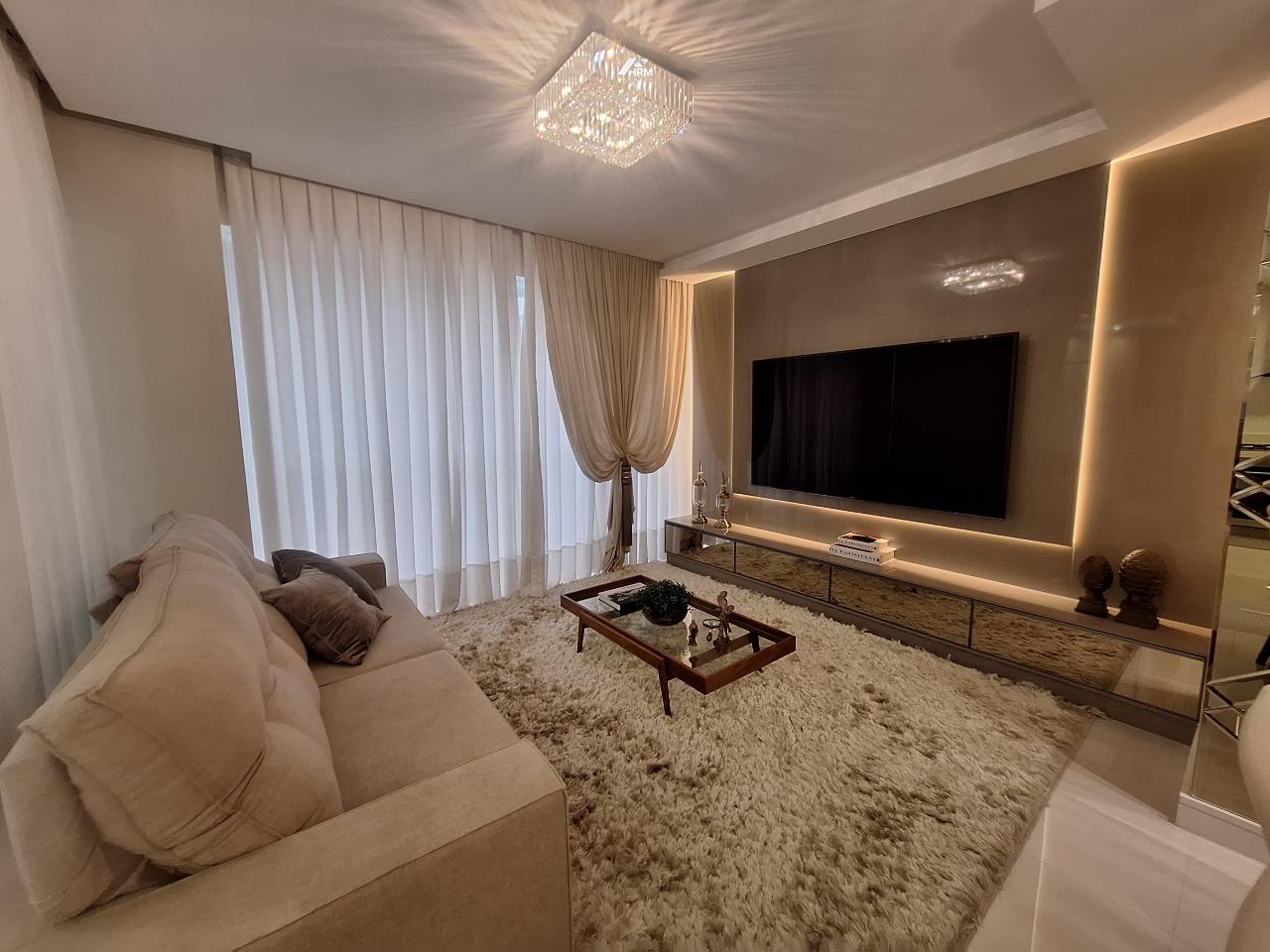 Apartamento à venda no Meia Praia: 