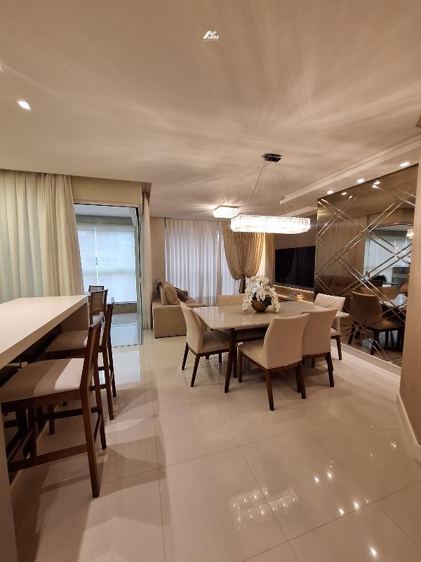 Apartamento à venda no Meia Praia: 