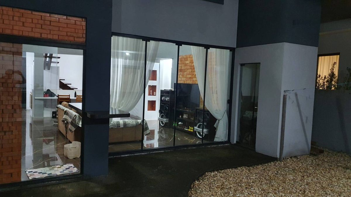 Casa de Condomínio à venda no Santa Regina: 